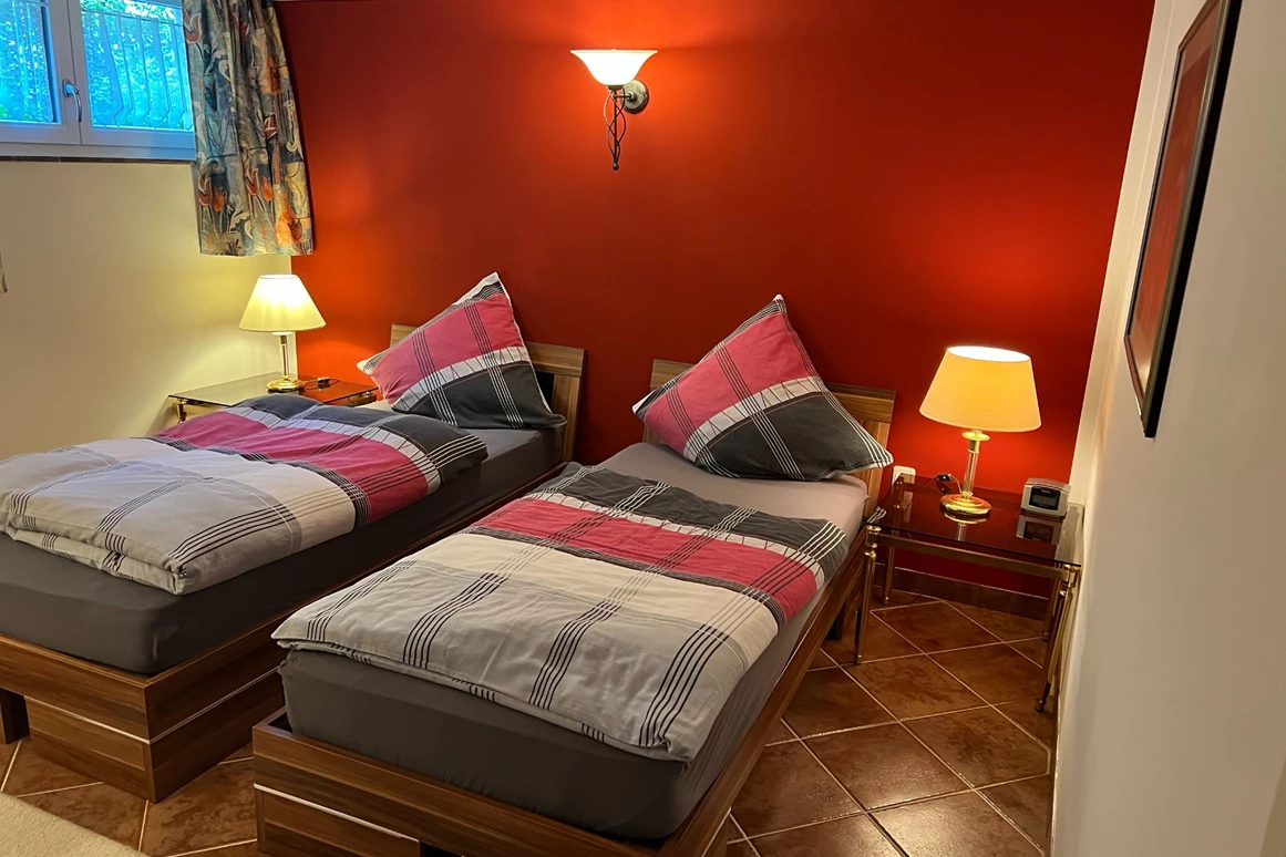 MonteurZimmer: Monteur/Handwerker; Messe-Appartements-Schuh bis zu 10 Pers.