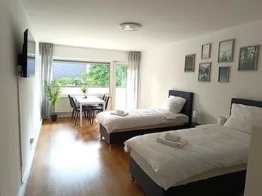 MonteurZimmer: 3 Zimmer Wohnung mit eigenem Eingang und Stellplatz