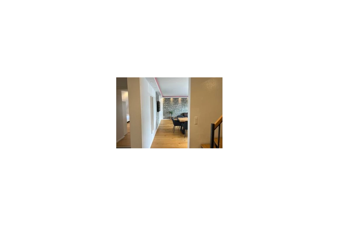 MonteurZimmer: Monteurwohnung in ruhiger Lage mit Balkon für bis zu 12 Personen