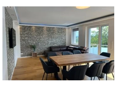 MonteurZimmer: Monteurwohnung in ruhiger Lage mit Balkon für bis zu 12 Personen