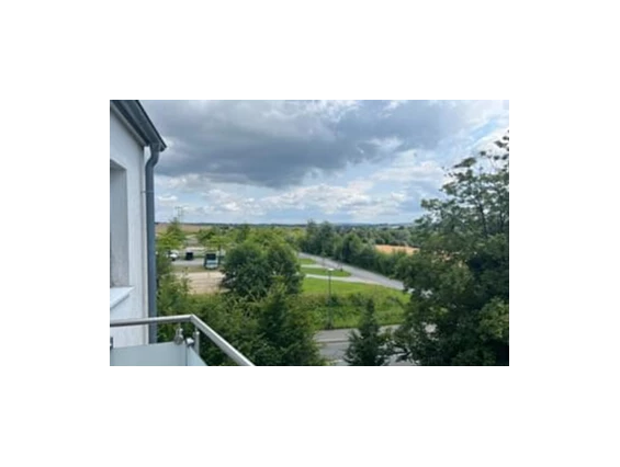 MonteurZimmer: Monteurwohnung in ruhiger Lage mit Balkon für bis zu 12 Personen