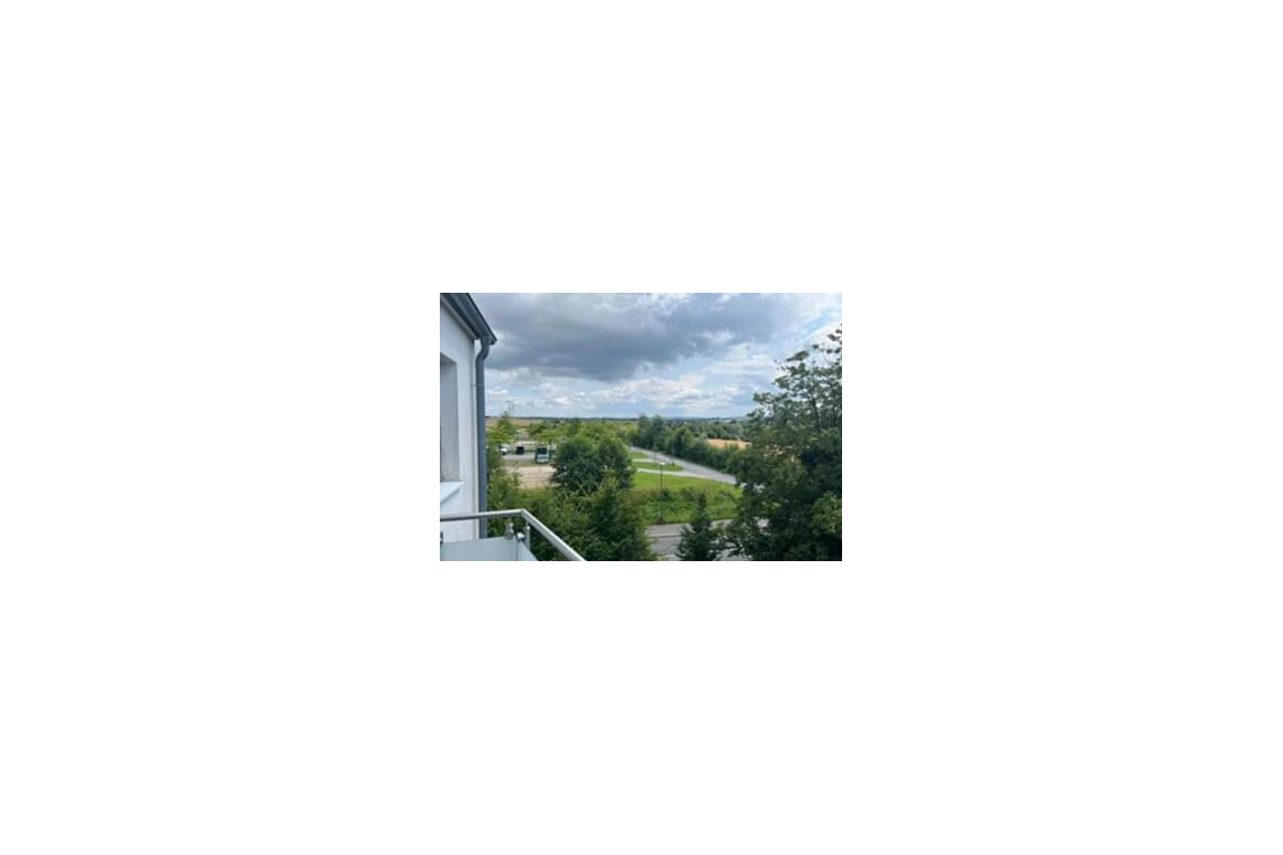 MonteurZimmer: Monteurwohnung in ruhiger Lage mit Balkon für bis zu 12 Personen
