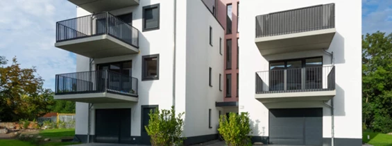 MonteurZimmer: Unterkunft für Monteure in modernem Neubau mit Terasse und Balkon