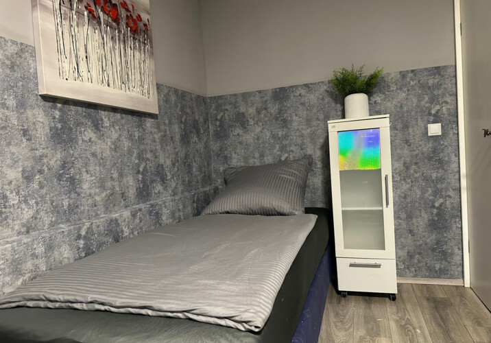 Monteur-Zimmer - Langenfeld (Mettmann) - Wohnung Top Lage Küche Bad Parkplatz Wifi