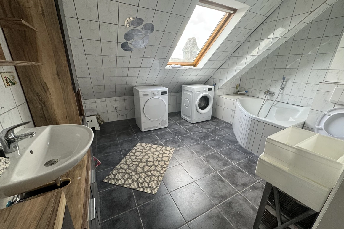MonteurZimmer: Monteurzimmer mit viel Platz, 4Z mit 7B in 51379 Leverkusen