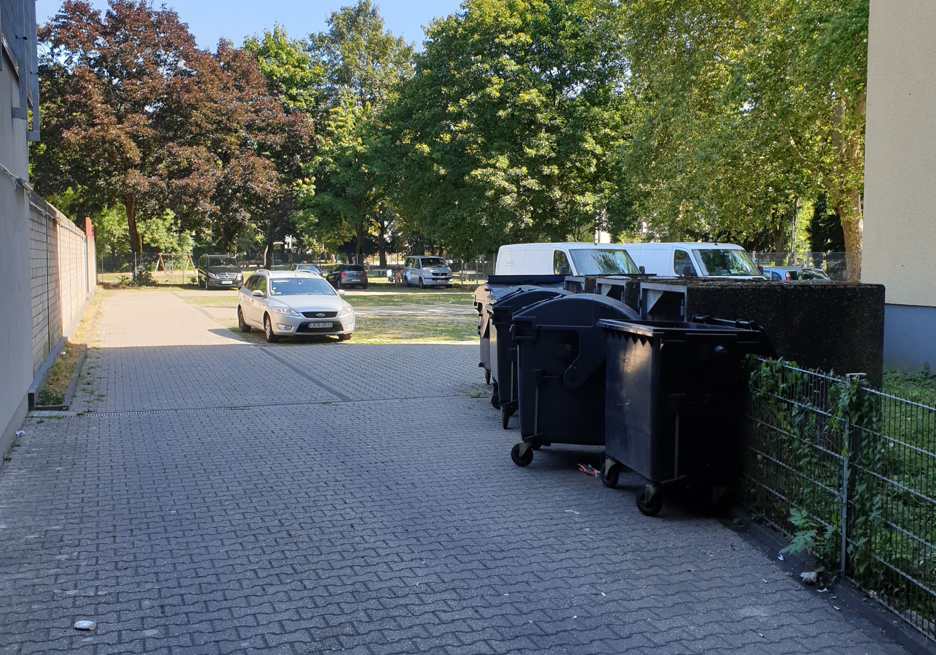 Monteur-Zimmer - Brühl (Rhein-Erft-Kreis) - Arbeiter Unterkünfte /Transporter ParkplätzeMowimy po polsku