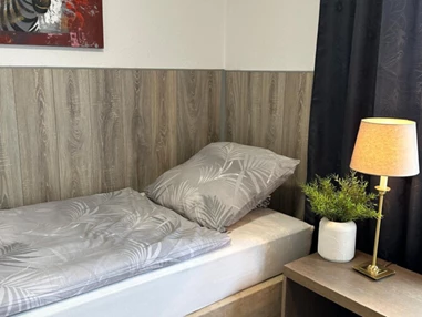 MonteurZimmer: Monteurwohnung mit eigener Küche und Bad, WiFi