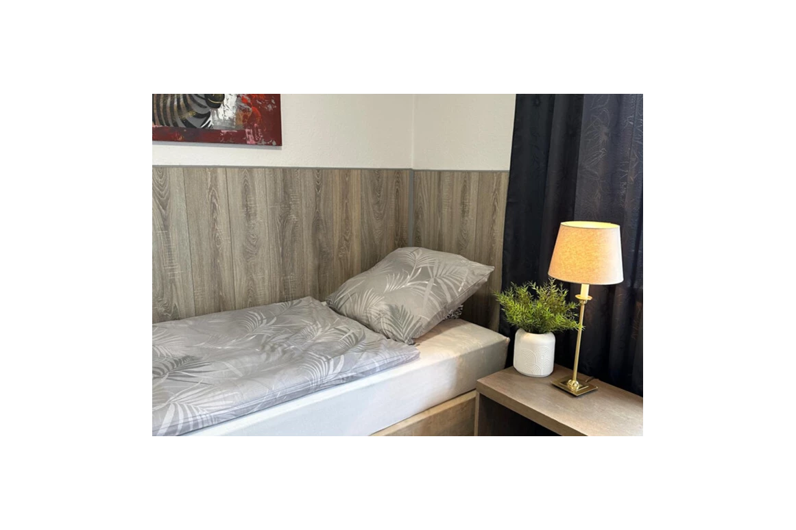 MonteurZimmer: Monteurwohnung mit eigener Küche und Bad, WiFi