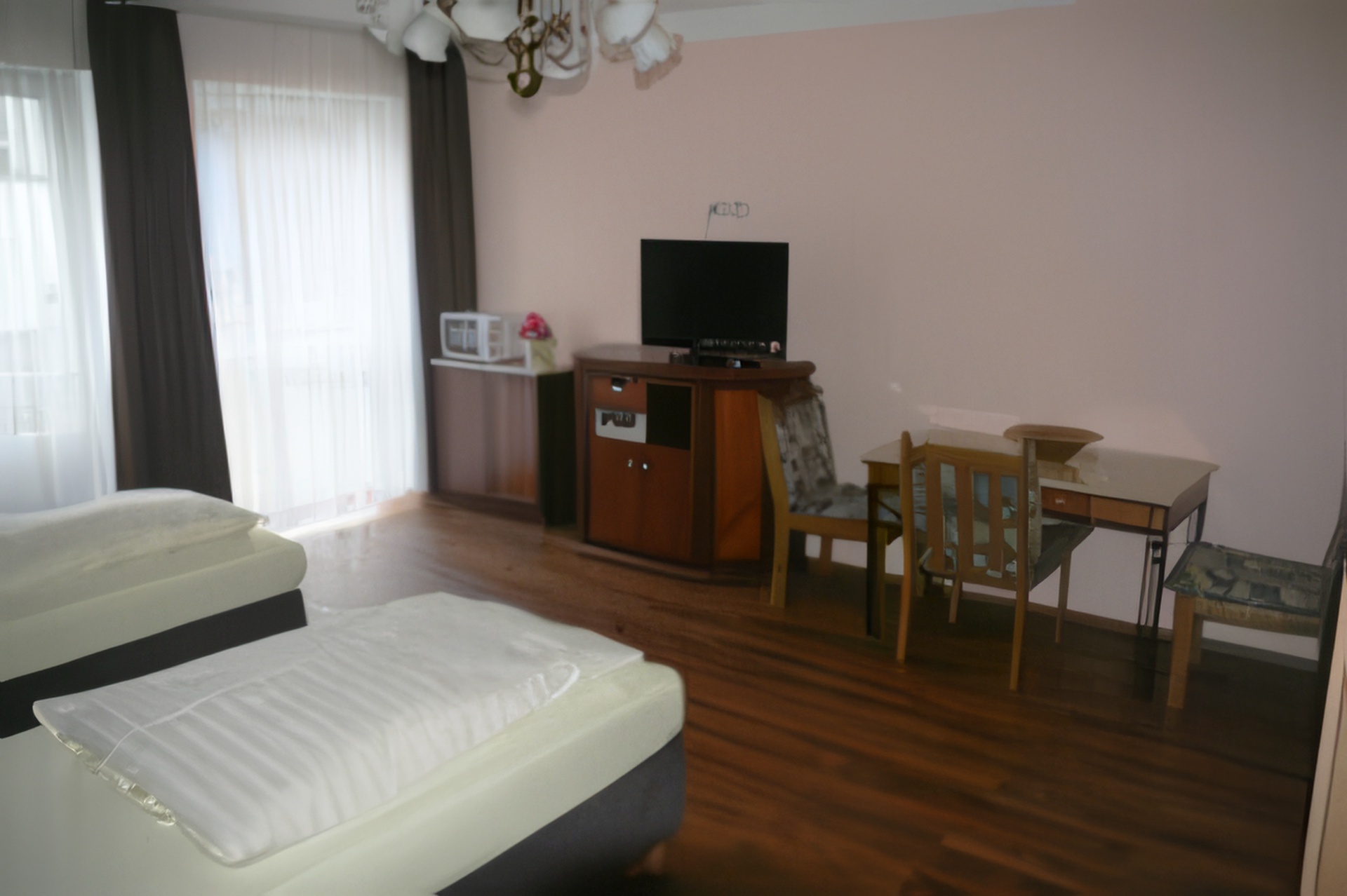 Monteur-Zimmer - Burscheid (Rheinisch-Bergischer Kreis) - Monteurunterkunft Scheuer in 50354 Hürth