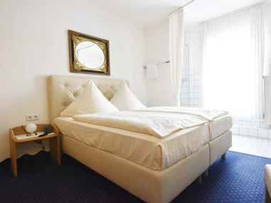 MonteurZimmer: HomeRent in zentraler Lage von Köln