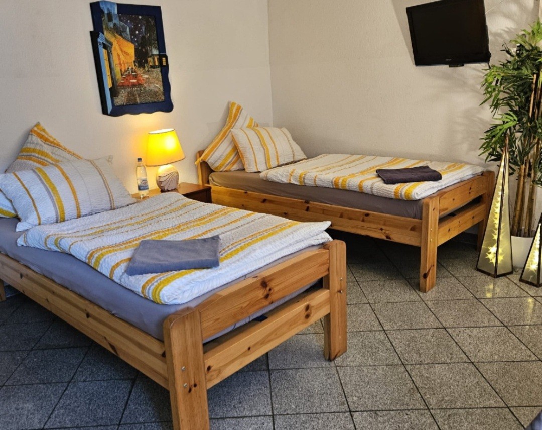 Monteur-Zimmer - Wesseling - Messe und Monteurzimmer Weber in 50997 Köln