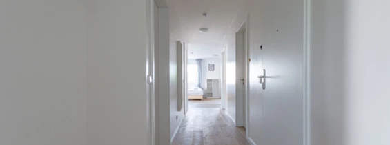 MonteurZimmer: Moderne Neubau Monteurwohnung mit Terasse und Balkon