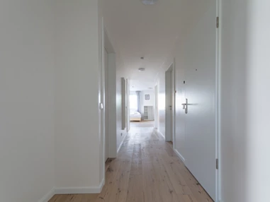 MonteurZimmer: Moderne Neubau Monteurwohnung mit Terasse und Balkon