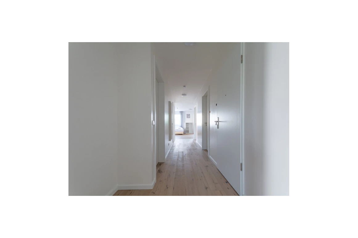 MonteurZimmer: Moderne Neubau Monteurwohnung mit Terasse und Balkon