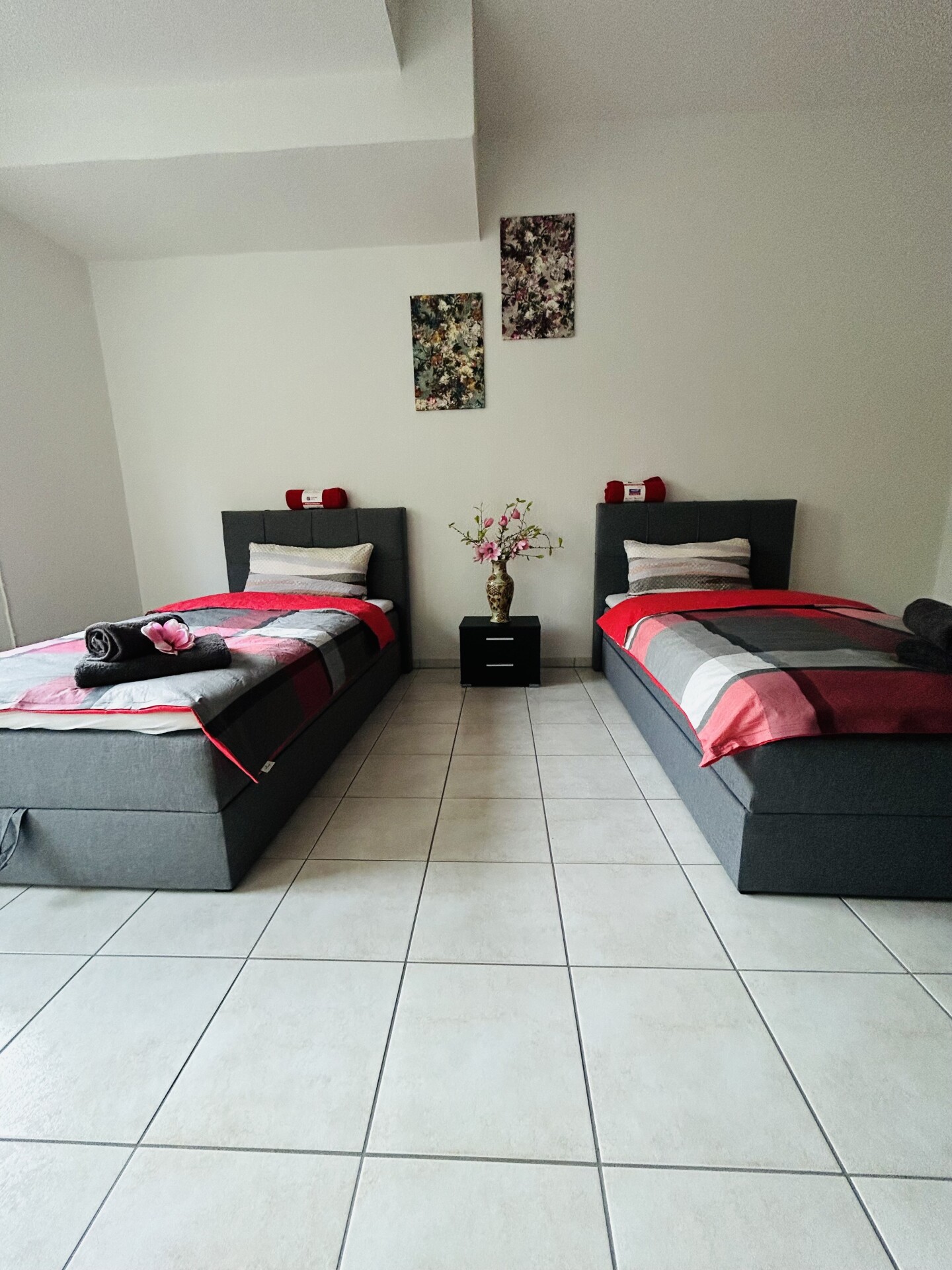 Monteur-Zimmer - Burscheid (Rheinisch-Bergischer Kreis) - Mina’s Messe & Monteurwohnungen in 41539 Dormagen