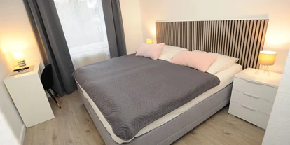 Monteur-Zimmer - Erkrath - Monteurwohnung Köln -WLAN, Parkplatz, Balkon bis 24 Personen