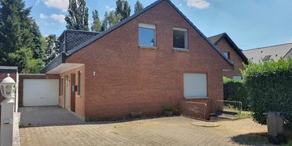 Monteur-Zimmer - Pulheim - Tolstov - Freistehendes Haus mit großem Garten 3 Etagen in 50259 Pulheim