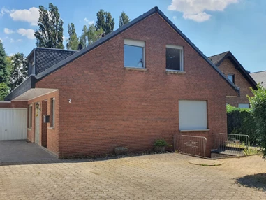MonteurZimmer: Tolstov - Freistehendes Haus mit großem Garten 3 Etagen in 50259 Pulheim