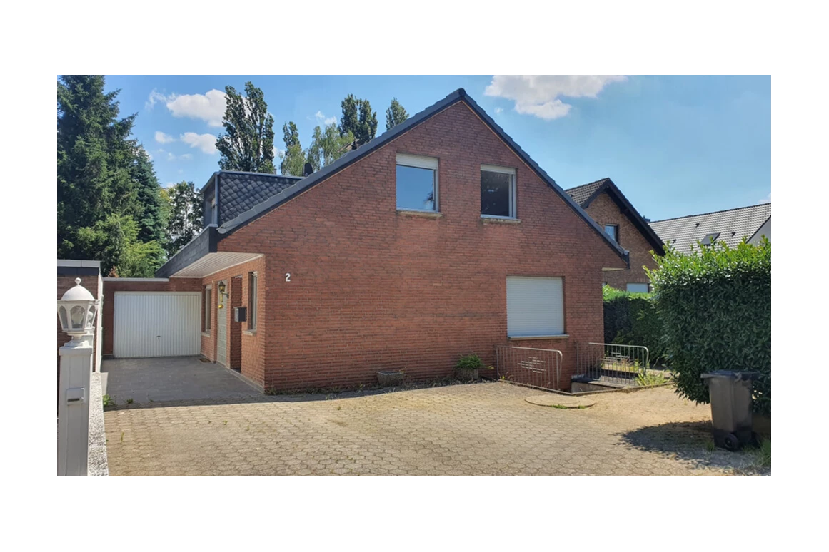 MonteurZimmer: Tolstov - Freistehendes Haus mit großem Garten 3 Etagen in 50259 Pulheim