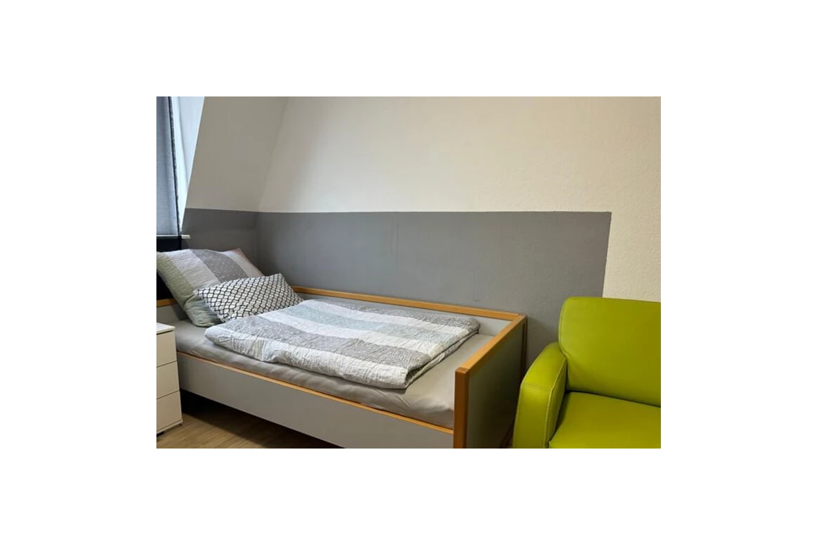 MonteurZimmer: Top Monteurwohnung Küche Bad WiFi Parkplatz