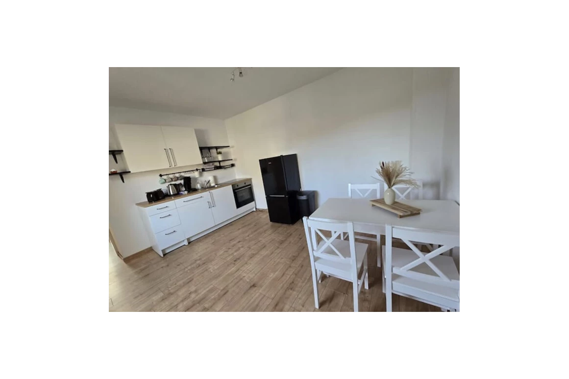 MonteurZimmer: Helle Wohnung Köln-Höhenberg 1.OG