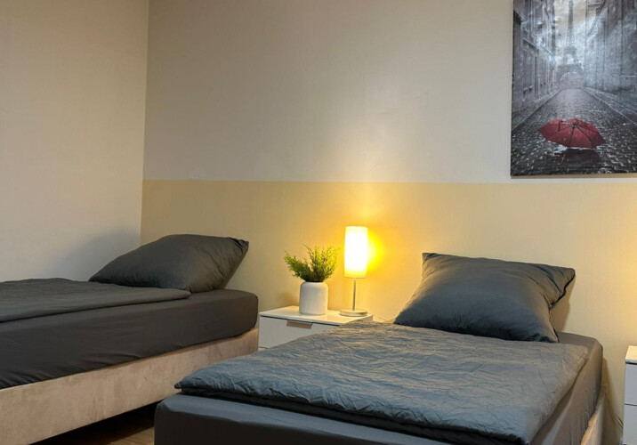 Monteur-Zimmer - Bedburg - Komfort Wohnung Bad Küche Parkplatz WiFi