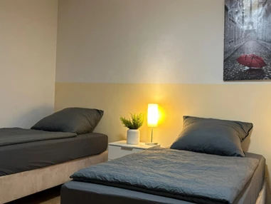 MonteurZimmer: Komfort Wohnung Bad Küche Parkplatz WiFi