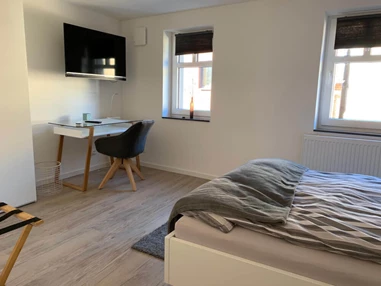 MonteurZimmer: Gästehaus Machts - Einzelschlafzimmer mit großen Betten in 50389 Wesseling