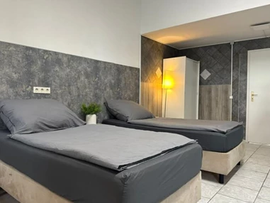 MonteurZimmer: Top Wohnung und Zimmer Wifi eigene Küche und Badezimmer