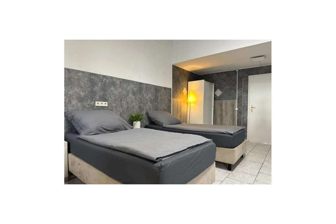 MonteurZimmer: Top Wohnung und Zimmer Wifi eigene Küche und Badezimmer