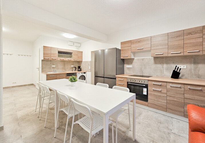 Monteur-Zimmer - Euskirchen - Tolstov Apartment Monteurwohnungen - Jetzt anfragen – Komfortable Monteurwohnung in Köln für dein Team