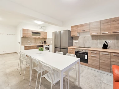MonteurZimmer: Tolstov Apartment Monteurwohnungen - Jetzt anfragen – Komfortable Monteurwohnung in Köln für dein Team