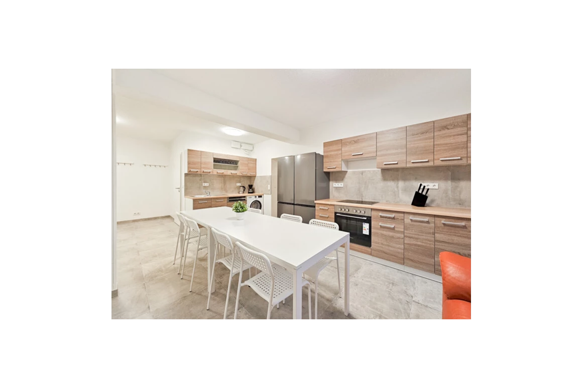 MonteurZimmer: Tolstov Apartment Monteurwohnungen - Jetzt anfragen – Komfortable Monteurwohnung in Köln für dein Team