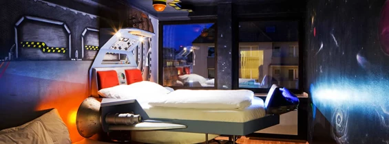 MonteurZimmer: die wohngemeinschaft • Café • Bar • Hostel • Meeting Spaces • Theater