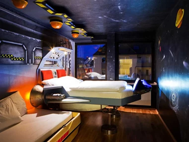 MonteurZimmer: die wohngemeinschaft • Café • Bar • Hostel • Meeting Spaces • Theater