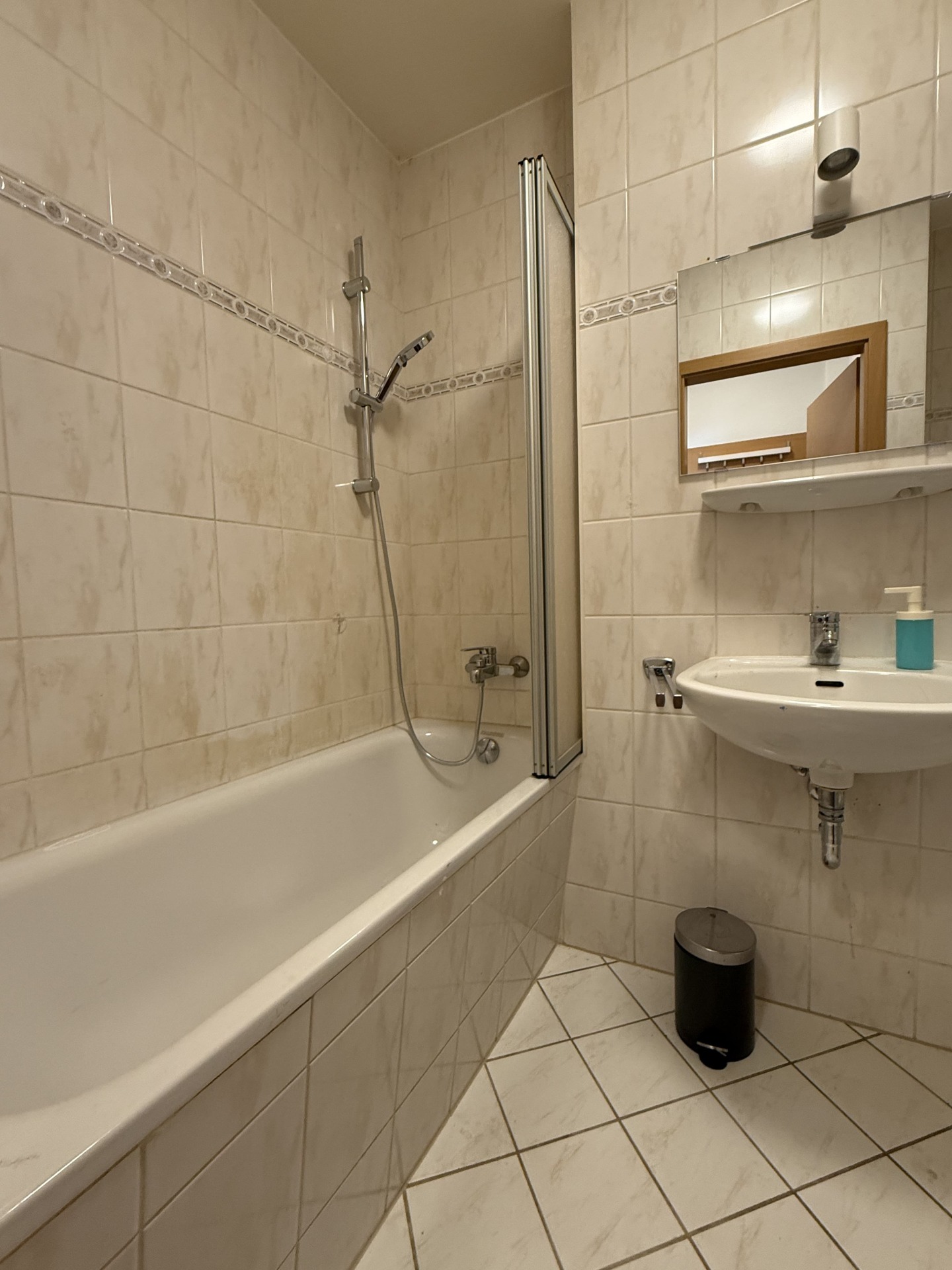 Monteur-Zimmer - Colditz - zentrale Monteurwohnungen in Chemnitz (inkl. Parkplatz)