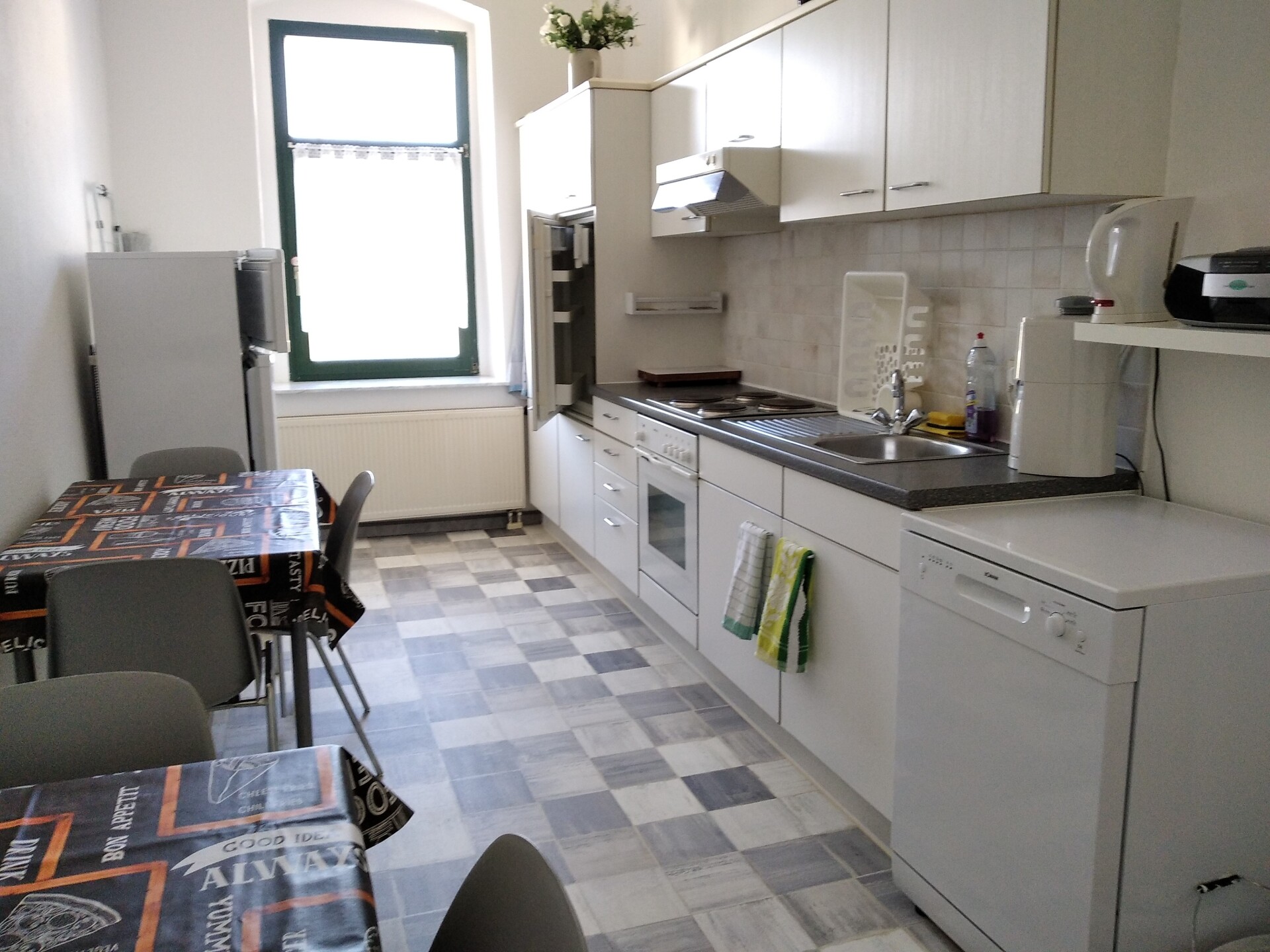 Monteur-Zimmer - Colditz - MONTEURWOHNUNG IN CHEMNITZ FUER 6 PERSONEN, UNTERKUNFT, ZIMMER, FLAT