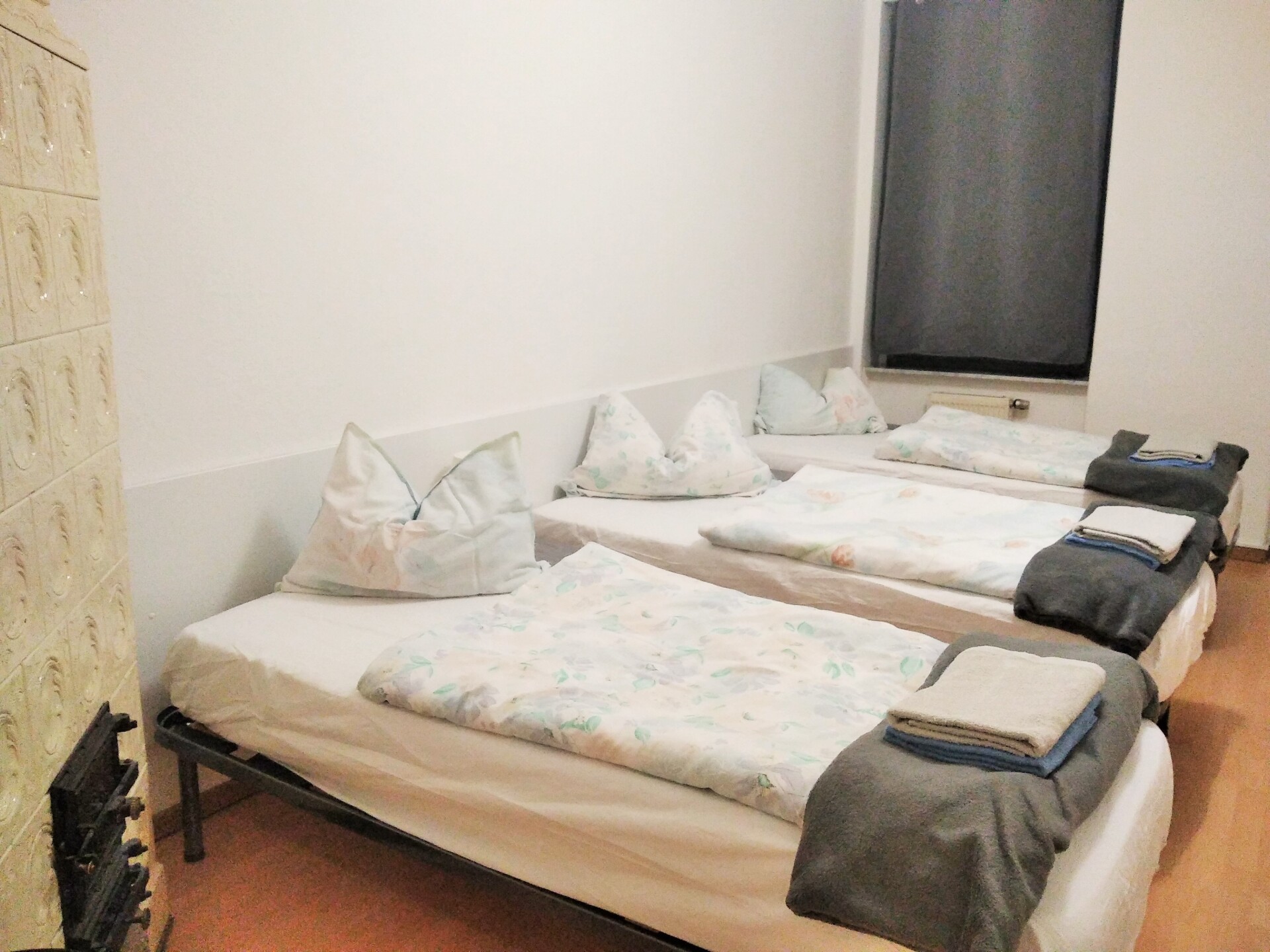 Monteur-Zimmer - Colditz - MONTEURWOHNUNG IN CHEMNITZ FUER 6 PERSONEN, UNTERKUNFT, ZIMMER, FLAT
