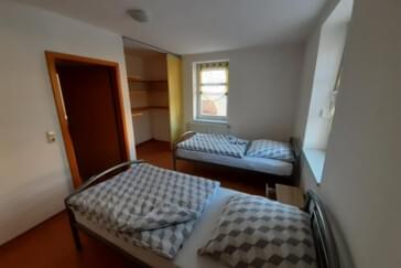 Monteur-Zimmer - Chemnitz - 6 neue Ferienwohnungen 2-8 Personen/ Internet/Einzelbetten/Balkon/TV/große Küche/Bad-Dusche
