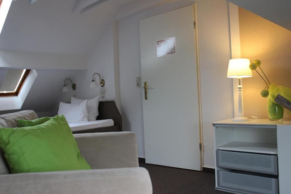 MonteurZimmer: Sky-Studio im Dachgeschoss des Hotels. - Aparthotel 1A