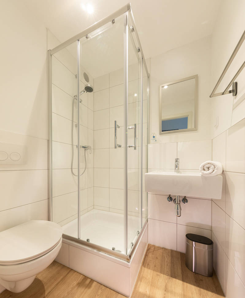 Monteur-Zimmer - Unterkunftsart: Hotel - - ( siehe Bild )  neues Bad   für Buchung, Standard Plus Queen + Standard Plus  ( 2 Betten ) - T3 Budget Zwickau