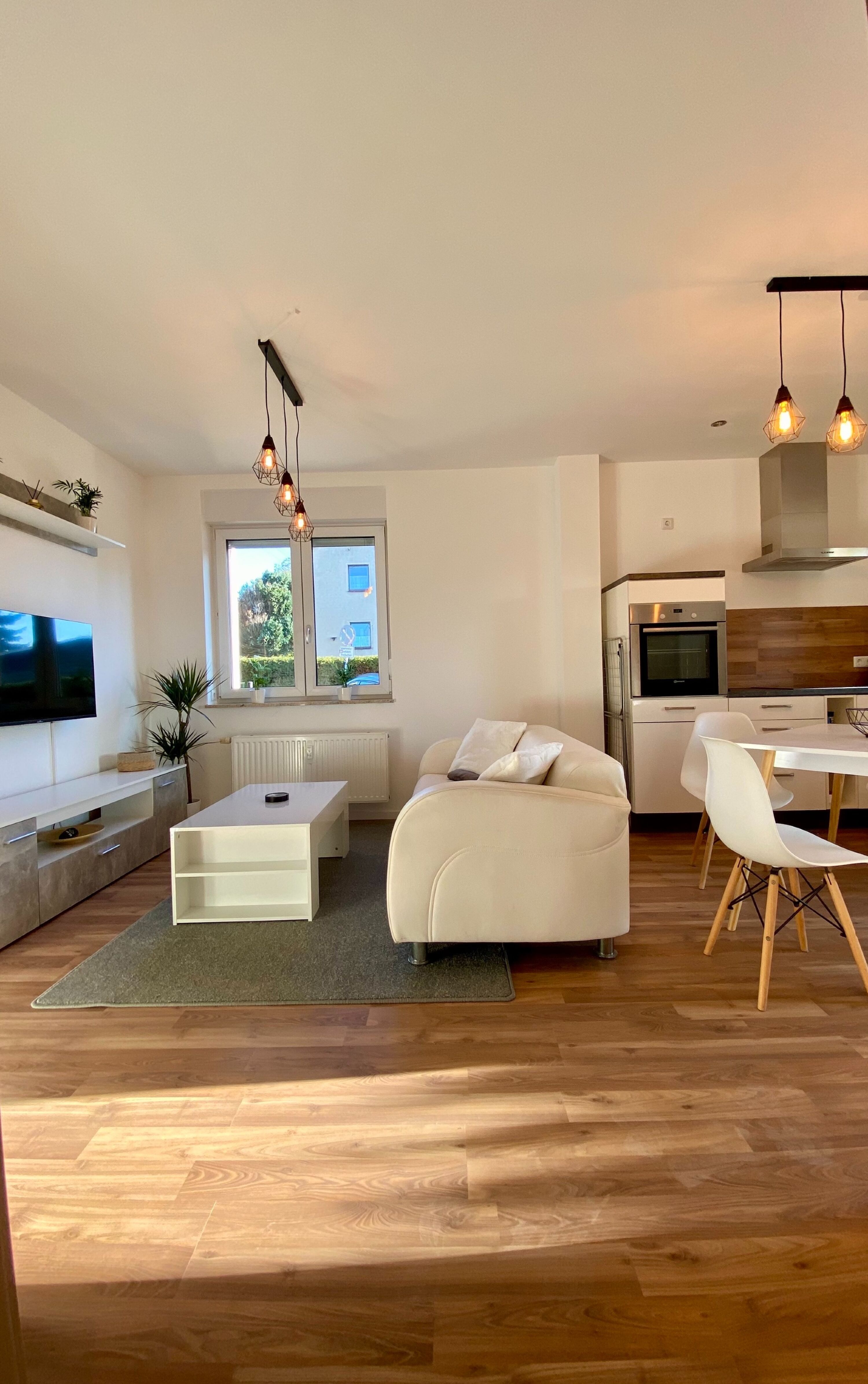 Monteur-Zimmer - Chemnitz - HOCHWERTIGE Wohnung mit gr. Balkon, Netflix, Kaffeeautomat