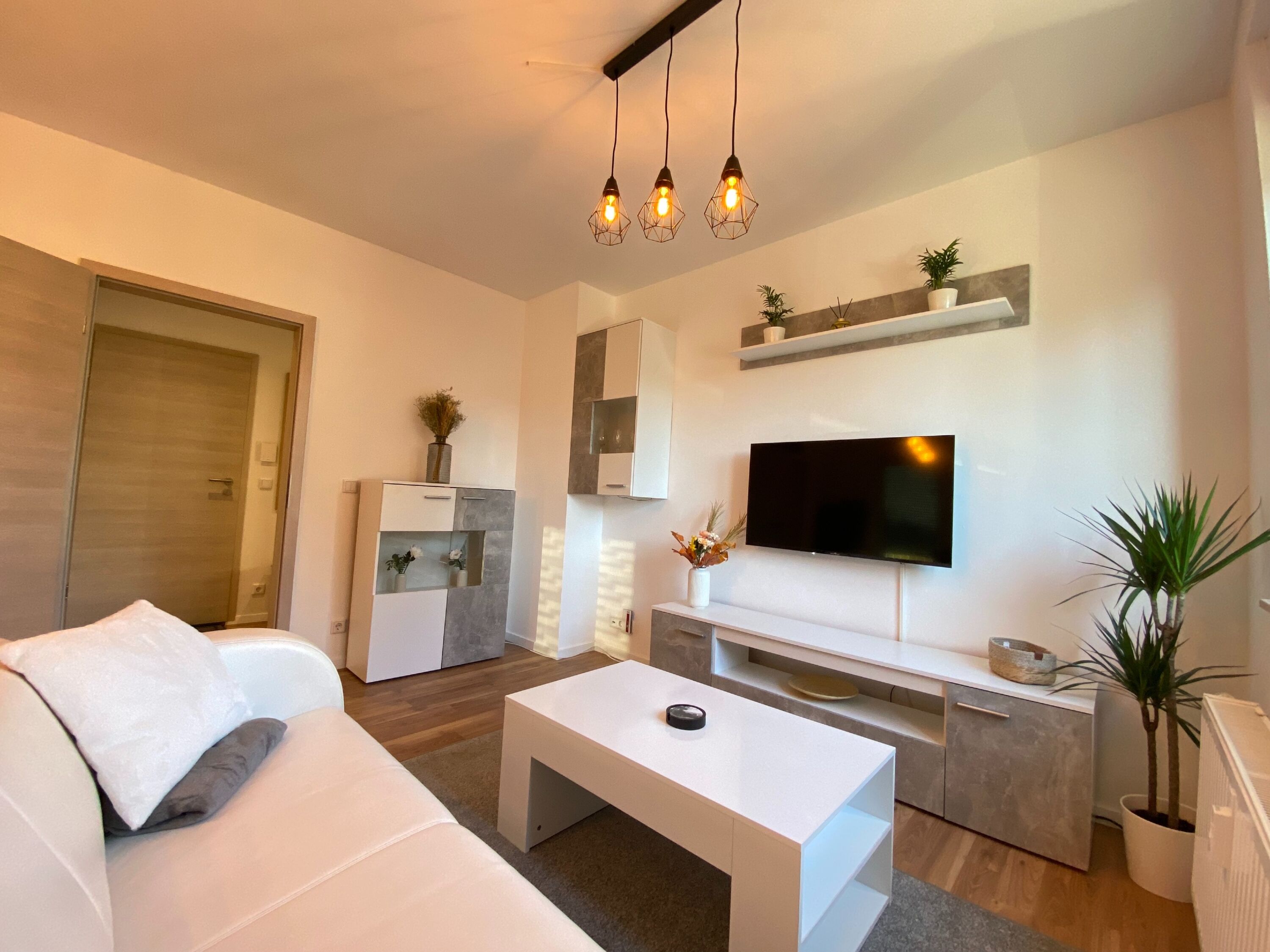 Monteur-Zimmer - Chemnitz - HOCHWERTIGE Wohnung mit gr. Balkon, Netflix, Kaffeeautomat