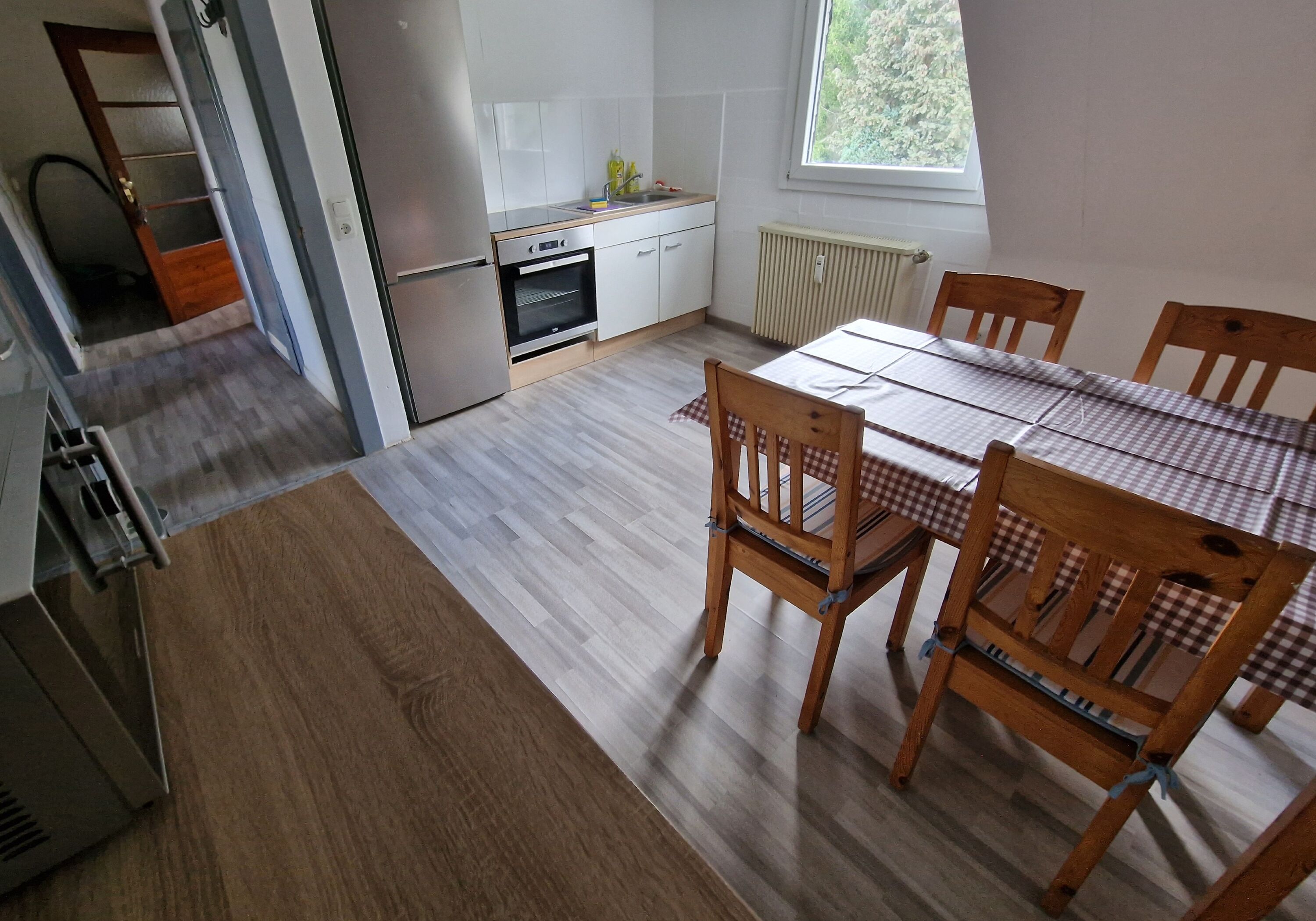 Monteur-Zimmer - Rheinland-Pfalz - Monteurwohnungen in Trier Einzelbetten ✓ Parkplatz ✓ W-Lan✓