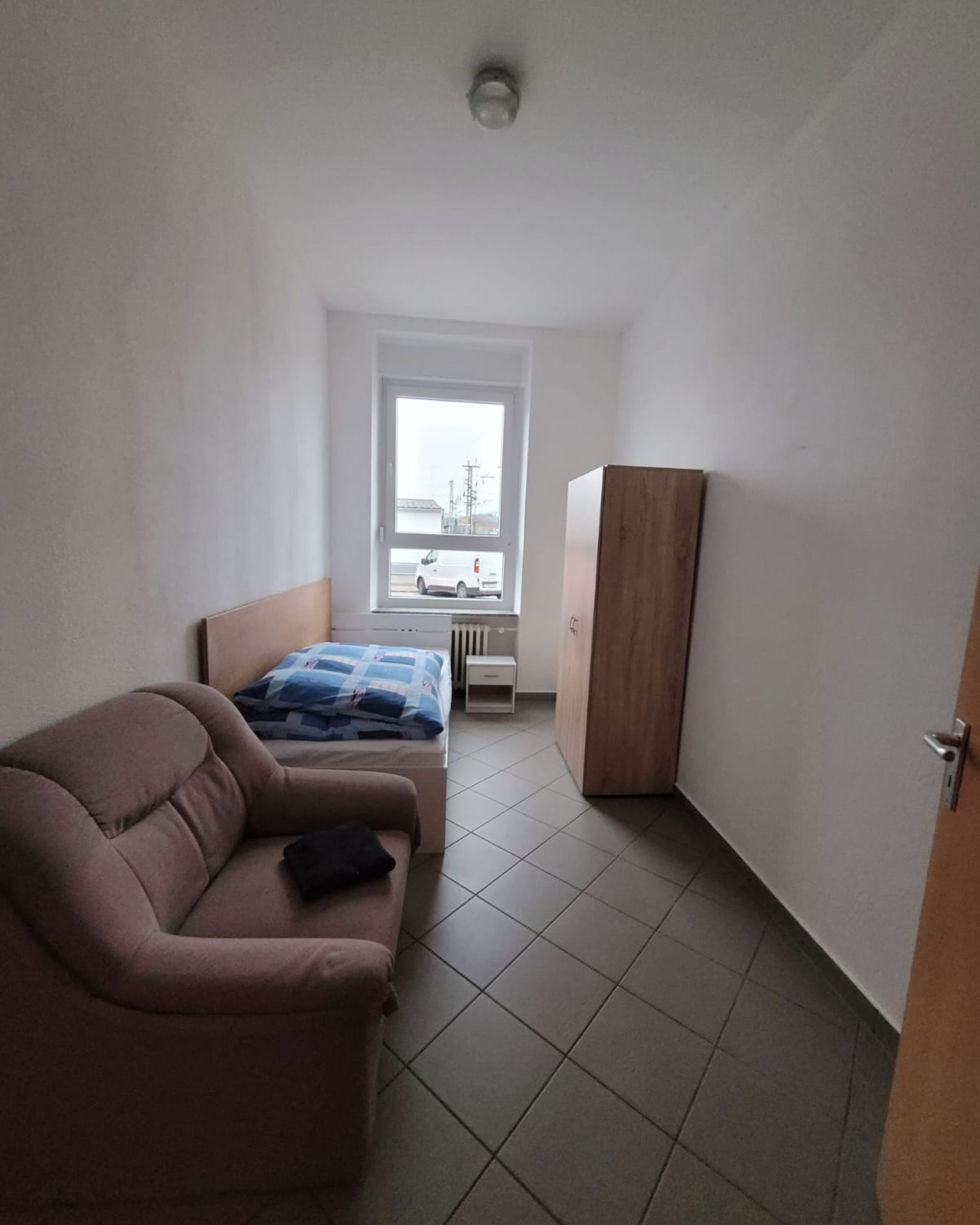 Monteur-Zimmer - Rheinland-Pfalz - Monteurwohnungen in TRIER / Parkplatz / W-LAN / Küchen