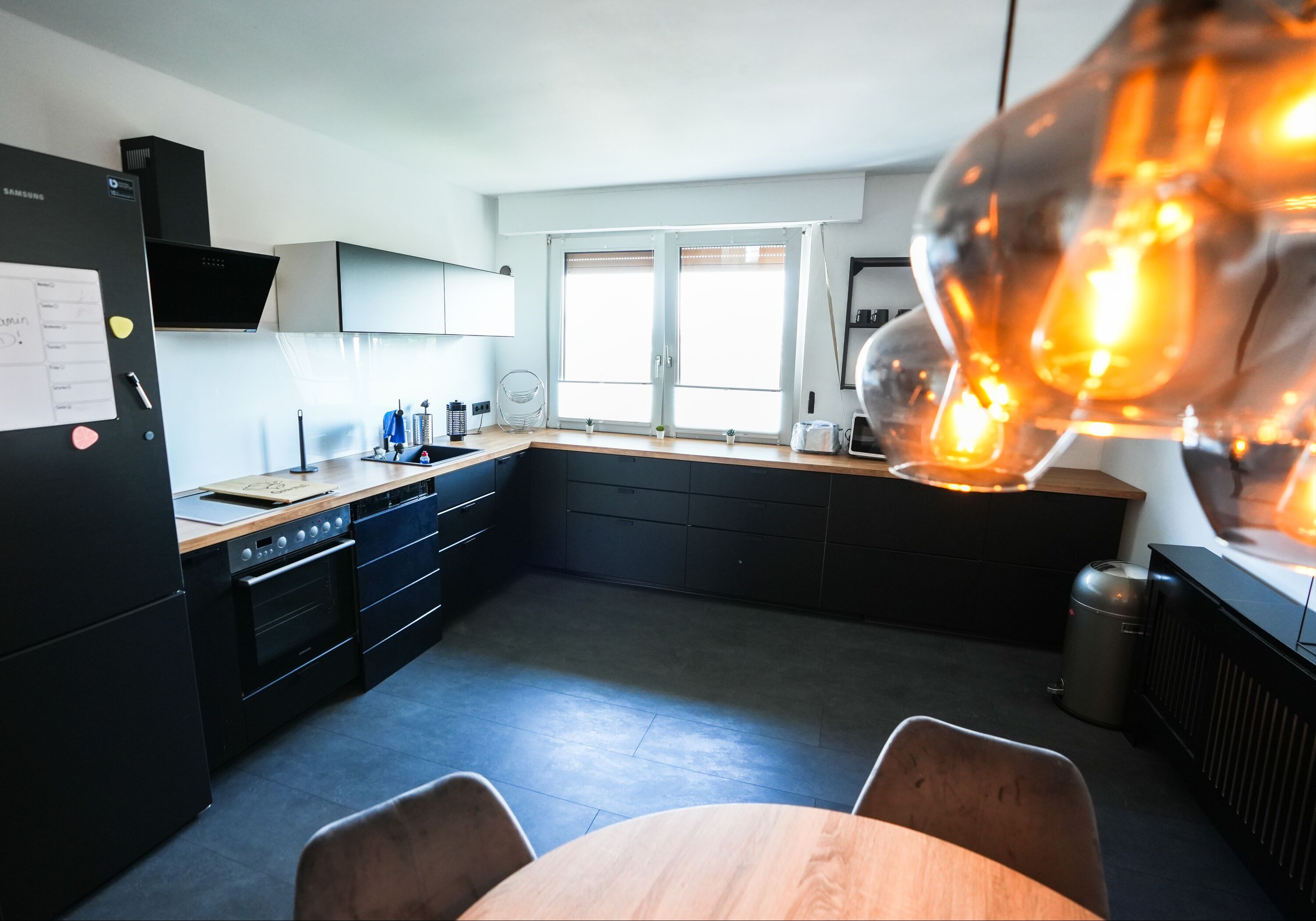 Monteur-Zimmer - Preis pro Nacht - Deutschland - Zentrale moderne Wohnung mit Terrasse und 2 Bädern