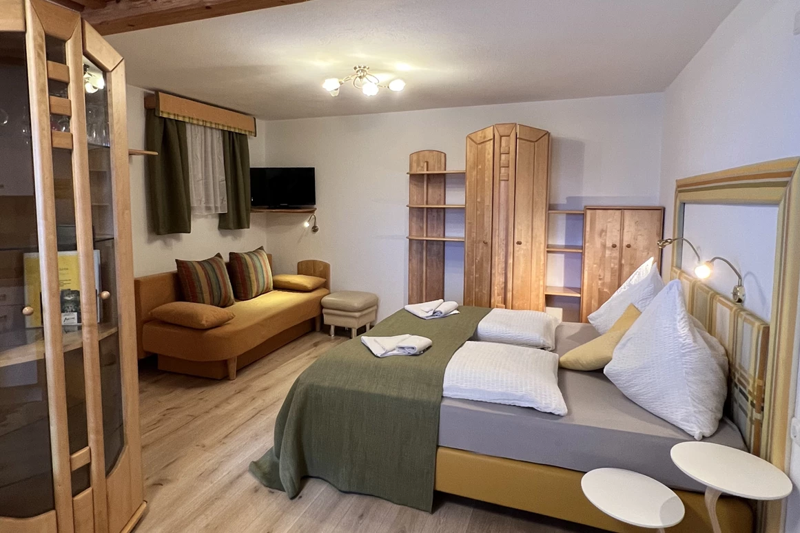 MonteurZimmer: Appartement, die Betten können auch getrennt werden. - Gästehaus Familie Mandl
