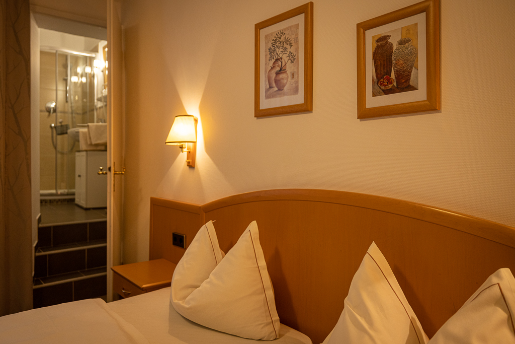 Monteur-Zimmer - Koblenz (Koblenz, kreisfreie Stadt) - Hotel und Weinstube Kornpforte