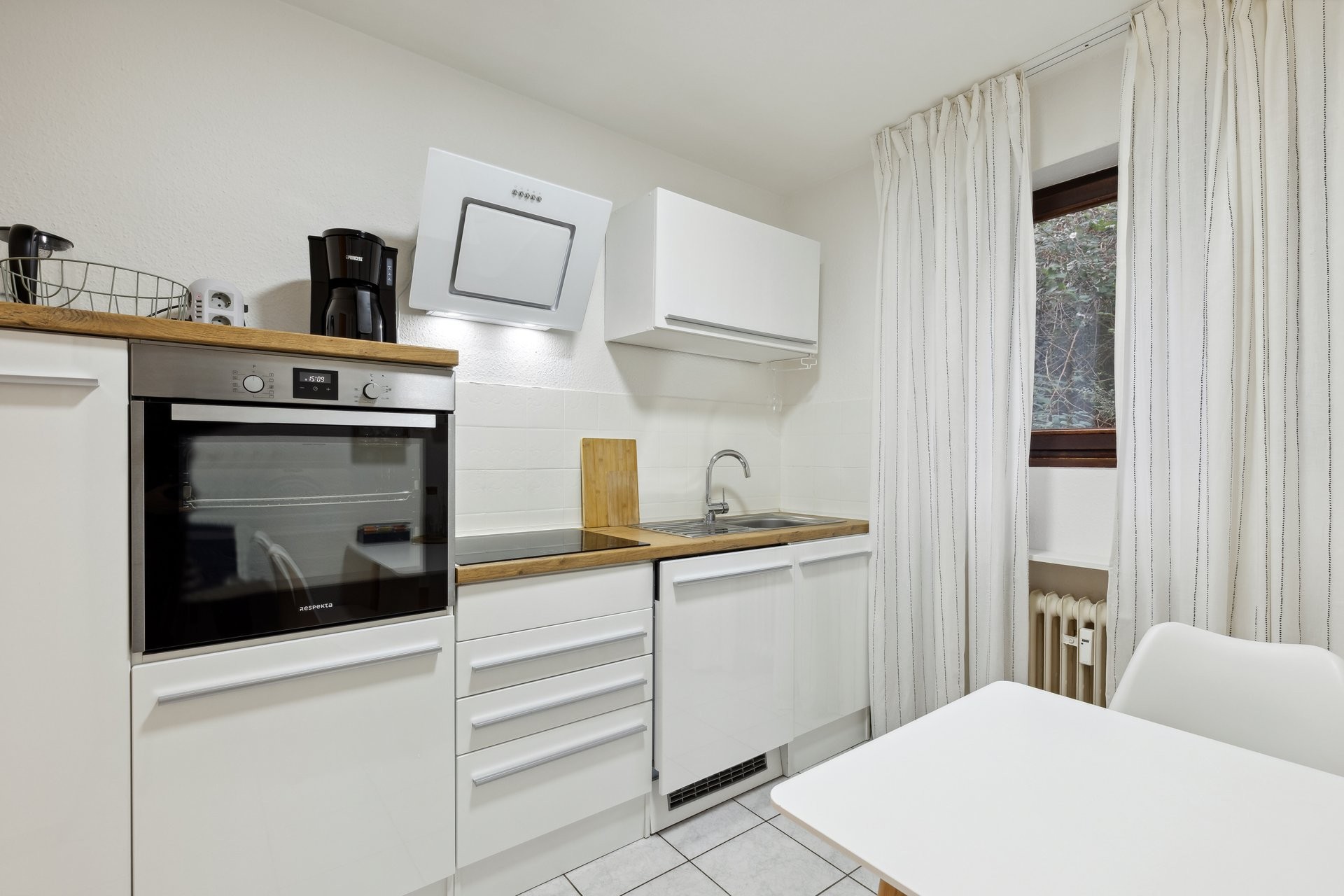 Monteur-Zimmer - Rheinland-Pfalz - DD_Homes Unterkunft,4 Einzelbetten,Balkon,Parken,Smart TV,flex CheckIn