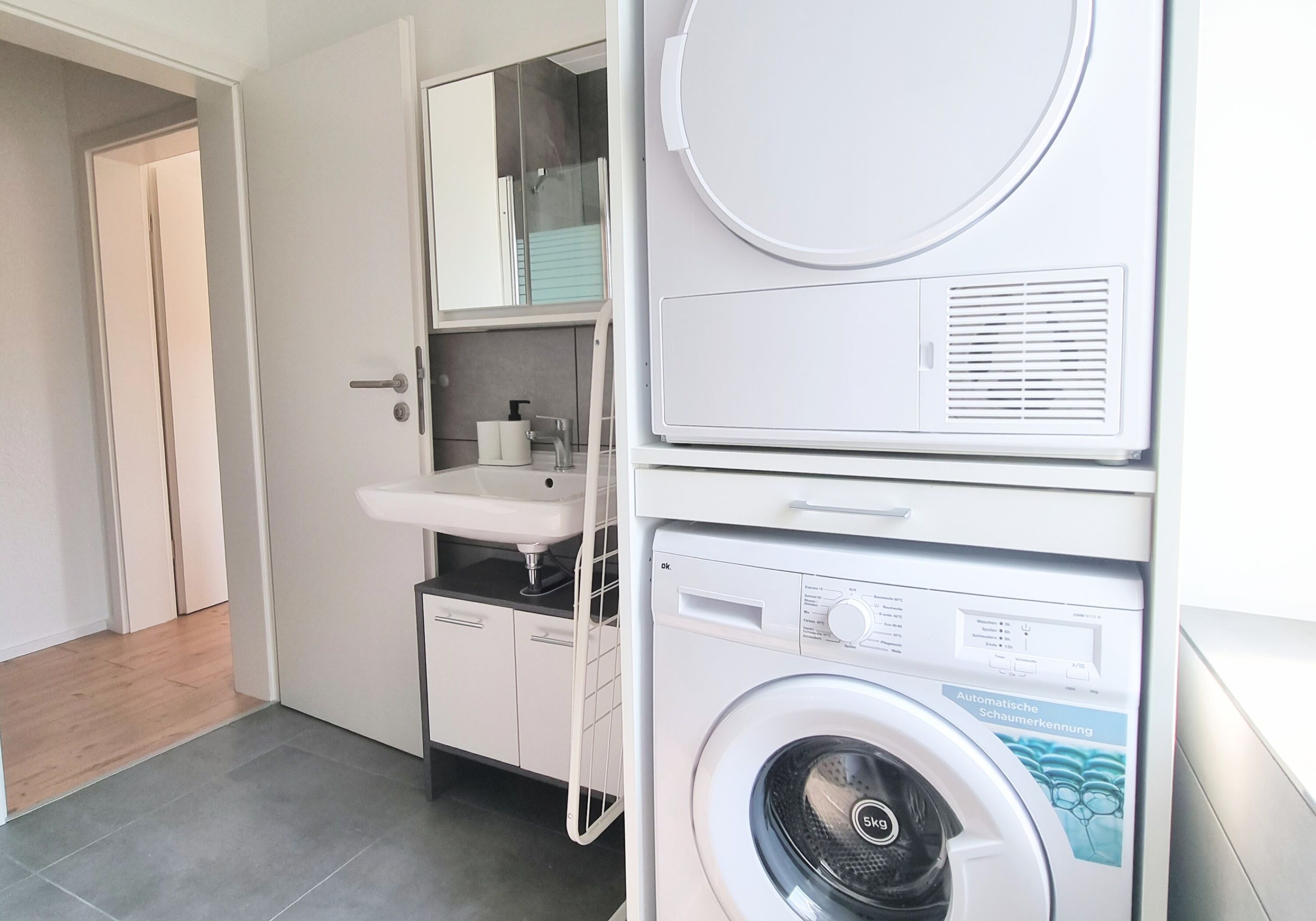 Monteur-Zimmer - Mündersbach - Sofort frei ! Frisch saniert, 6 Betten, reichlich Parkplätze